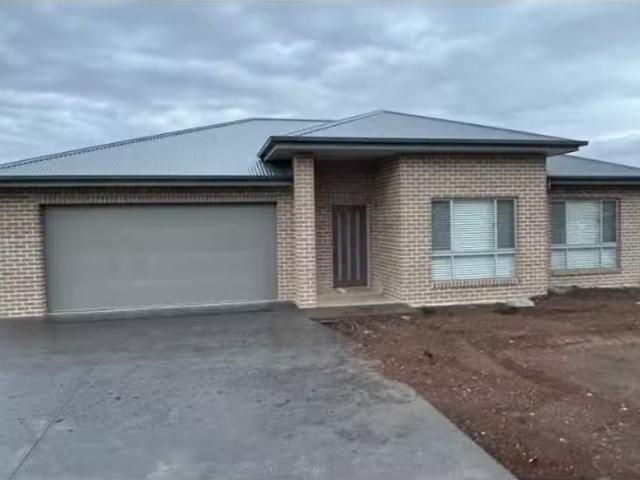 Condo for rent in Piallamore, New South Wales