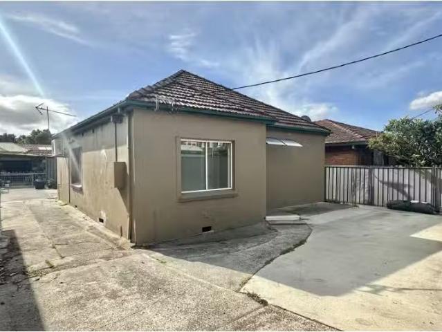House for rent in Wollongong West, New South Wales