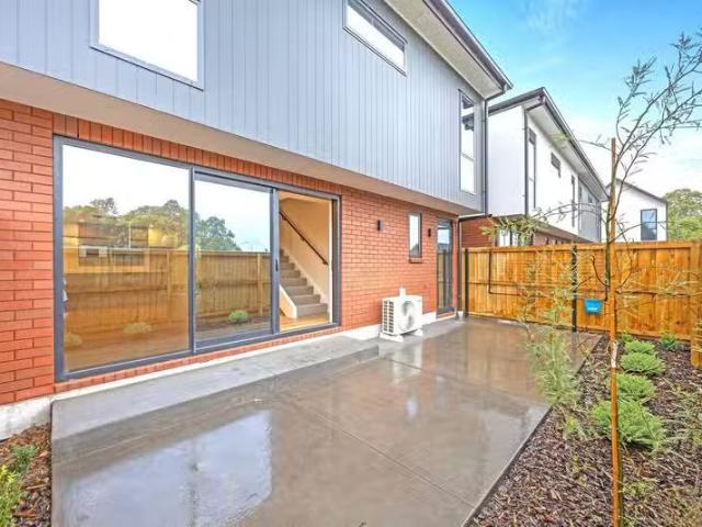 House for rent in Chaslands, Canterbury