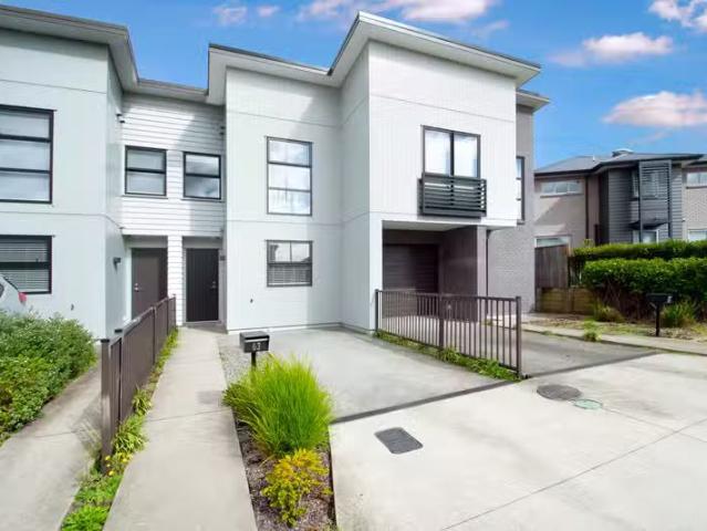 House for rent in Oratia