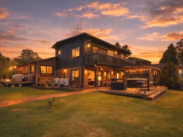 House for rent in Oratia