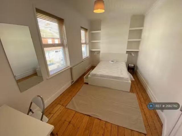 House for rent in Roselands, Eastbourne