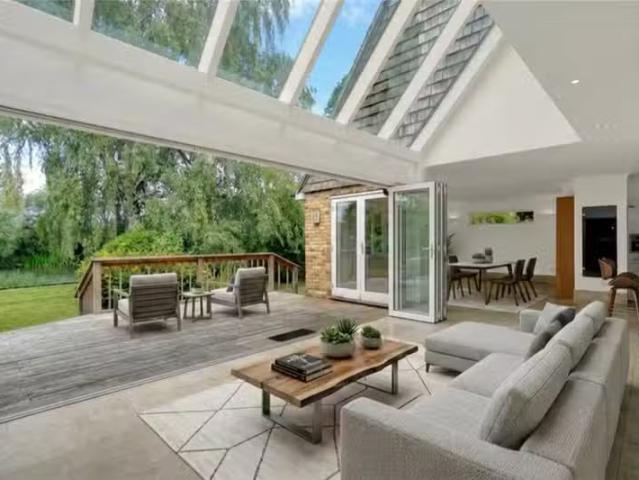 House for rent in Lower Green Esher, Blackhills