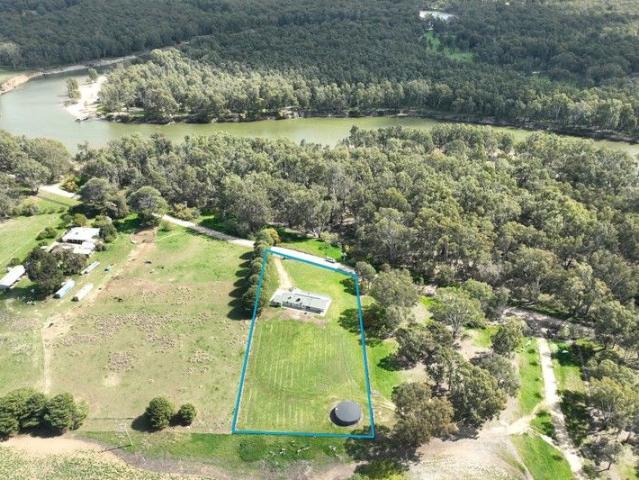 Cottage for sale in Ulupna, Victoria