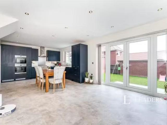 House for rent in Pen-y-ffordd, Wales