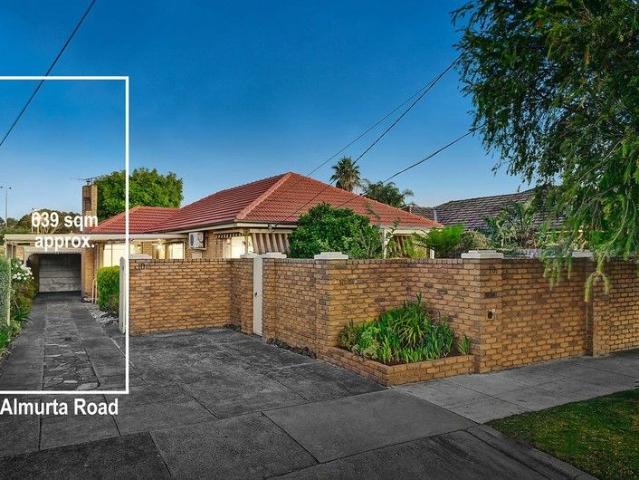 House for sale in Bentleigh East