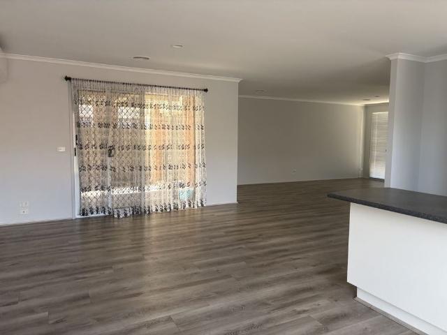 House for rent in Roxburgh Park, Melbourne