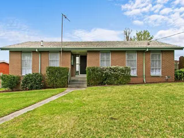 House for rent in Churchill, Victoria