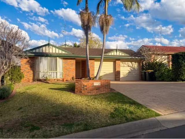 House for rent in Glenmore Park, Sydney