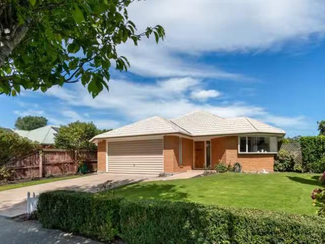 House for rent in Chaslands, Canterbury