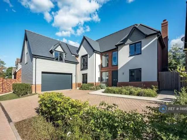 House for rent in Green Close, Warwickshire
