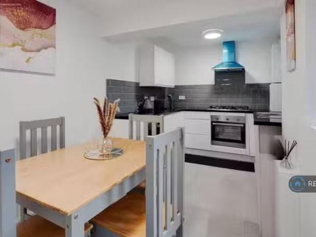 House for rent in Calderstones