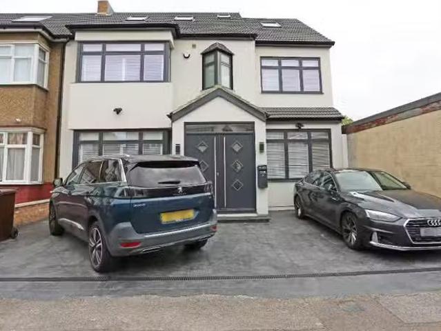 House for rent in Chingford Mount, Highams Park