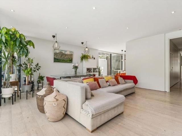 House for rent in Brondesbury, Greater London