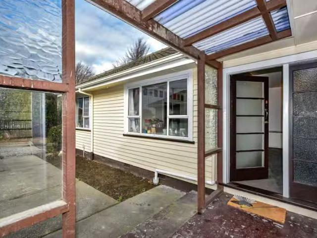 House for rent in Chaslands, Canterbury