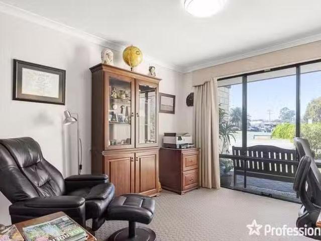 House for rent in High Wycombe, Western Australia