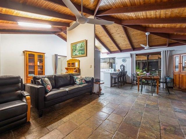 Cottage for sale in Tamborine