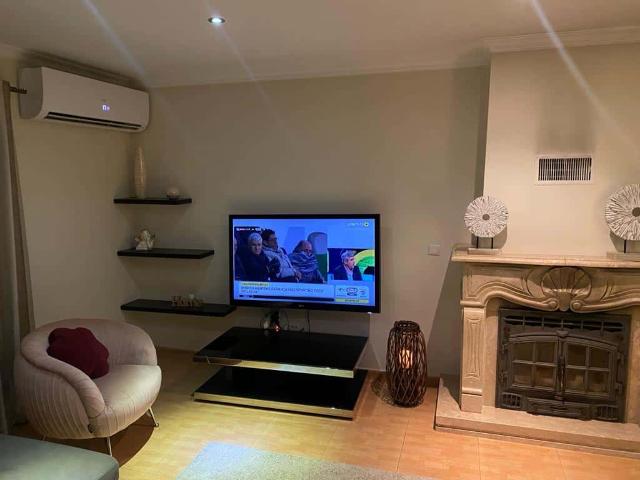 Apartamento alugar em Santiago Dos Velhos, Lisboa