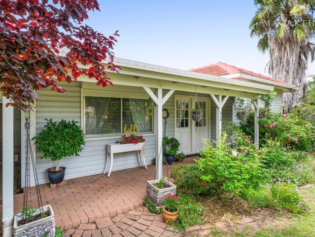 House for sale in Kooringal, Wagga Wagga City Council
