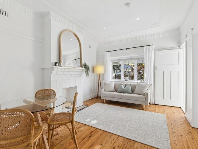 Apartment for sale in Lower North Shore, Sydney