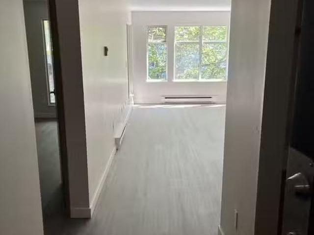 Condo for rent in Surrey, British Columbia