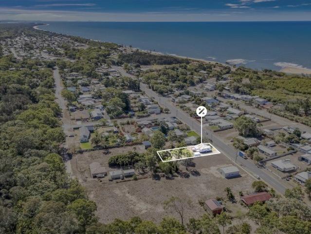 House for sale in Moore Park Beach