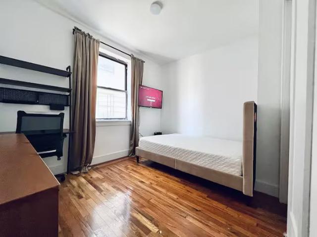Room for rent in Arverne, New York