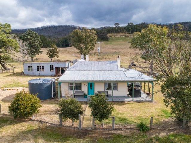 Cottage for sale in Bombay, New South Wales
