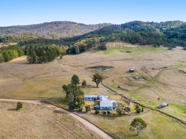 Cottage for sale in Bombay, New South Wales