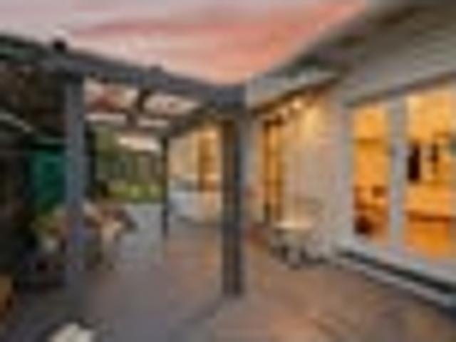House for sale in Chaslands, Canterbury
