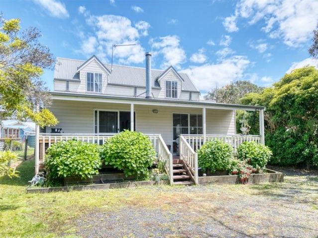 House for sale in Victoria