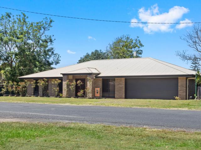 House for sale in Stuarts Point