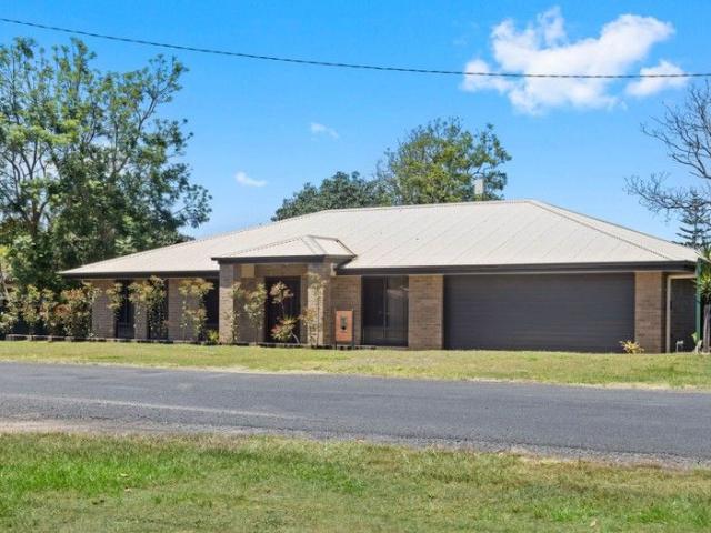 House for sale in Stuarts Point