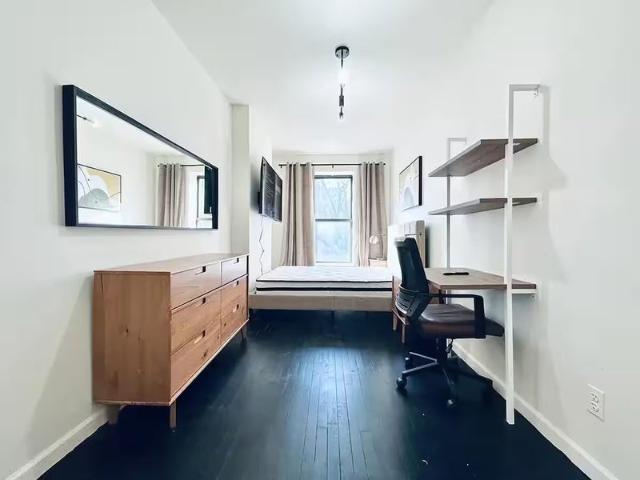 Room for rent in Arverne, New York