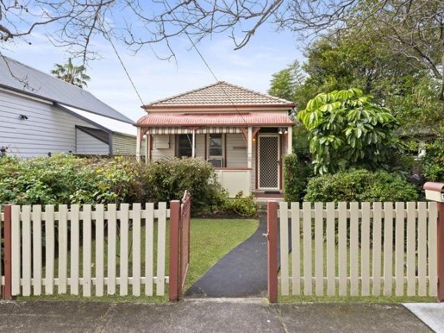 House for sale in Croydon