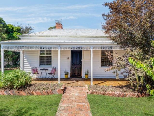 Cottage for sale in Birregurra, Victoria