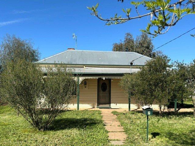 Cottage for sale in Charlton, Victoria