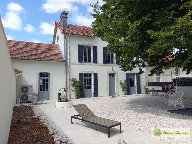 Maison vente à Confolens, Les Gours