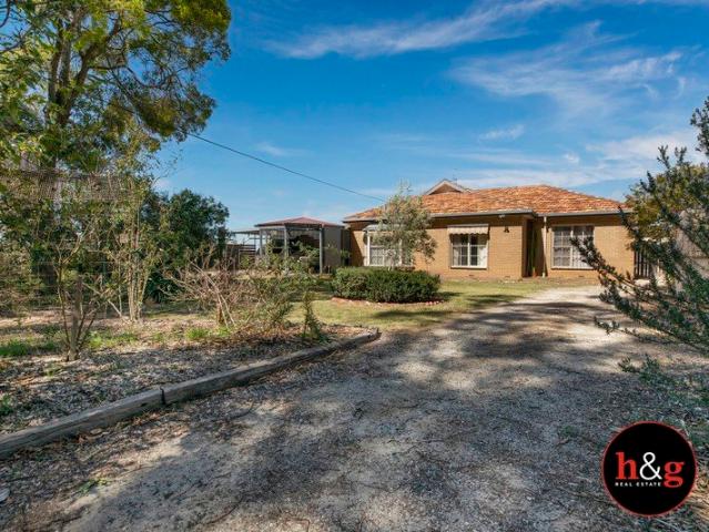 Cottage for sale in Stanhope, Victoria