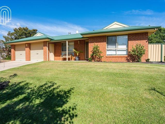 House for sale in Tangambalanga, Victoria