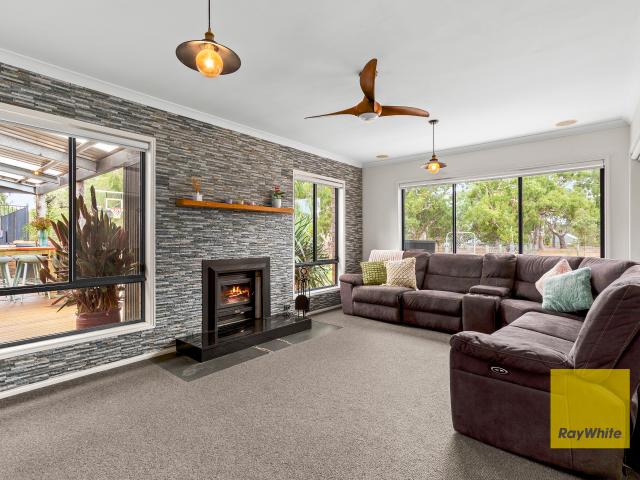 Cottage for sale in Hesse, Victoria