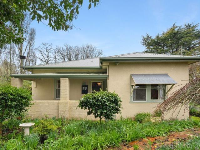 House for sale in Newlyn North, Victoria
