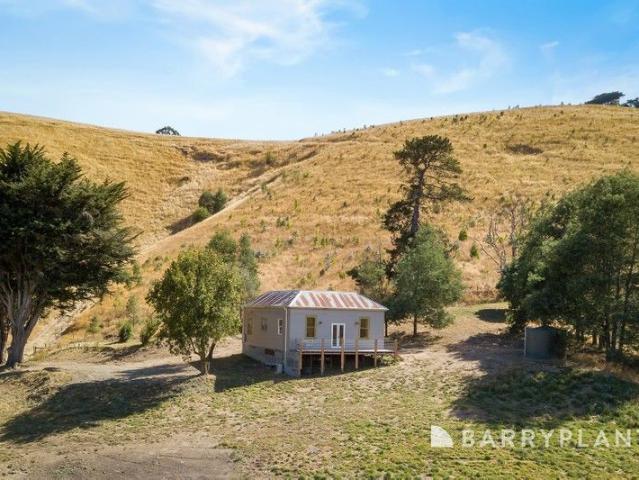 Cottage for sale in Strzelecki, Victoria