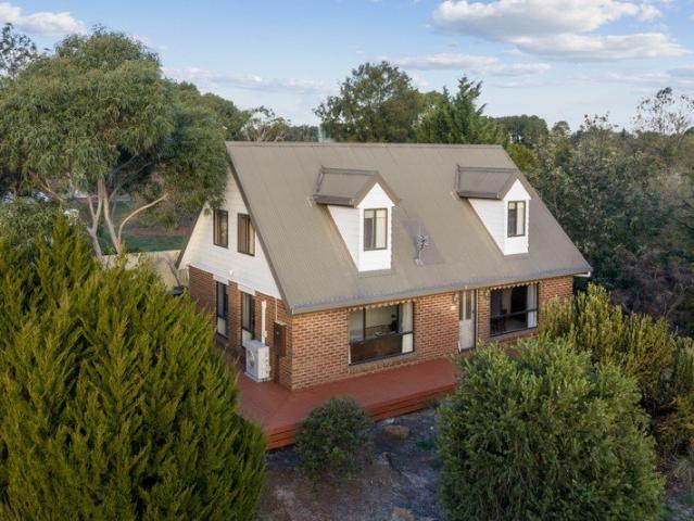 Cottage for sale in Creswick, Victoria