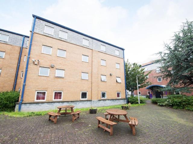 Room for rent in Calderstones
