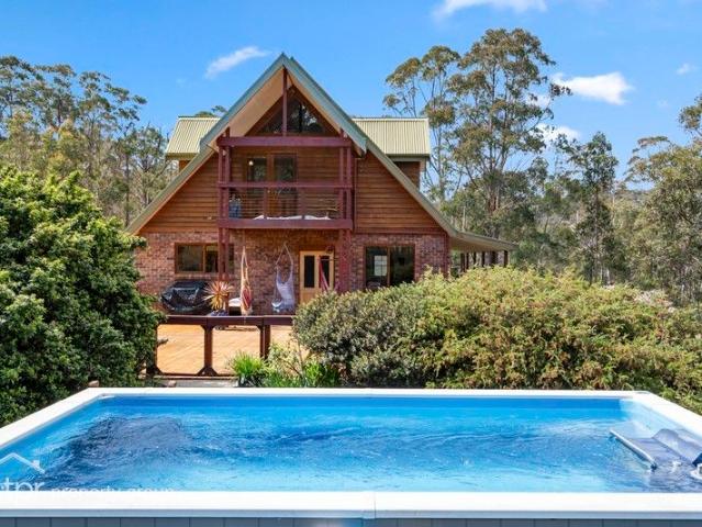 House for sale in Brooks Bay, Tasmania