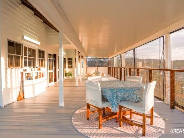 House for sale in Gold Coast West, Gold Coast