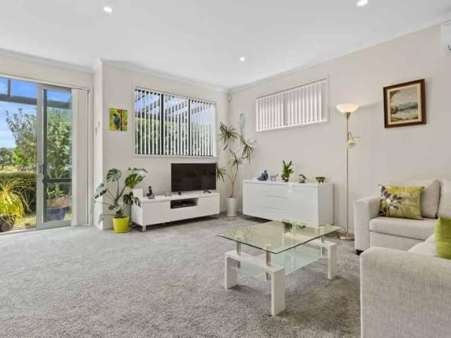 House for rent in Paremoremo