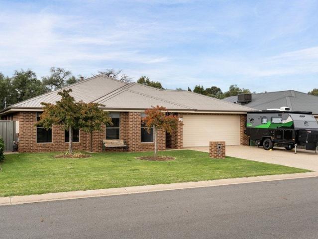 House for sale in Howlong, New South Wales