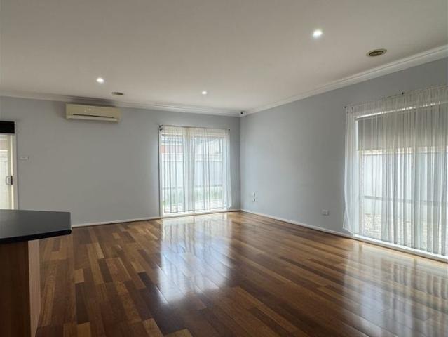 House for rent in Caroline Springs, Melbourne